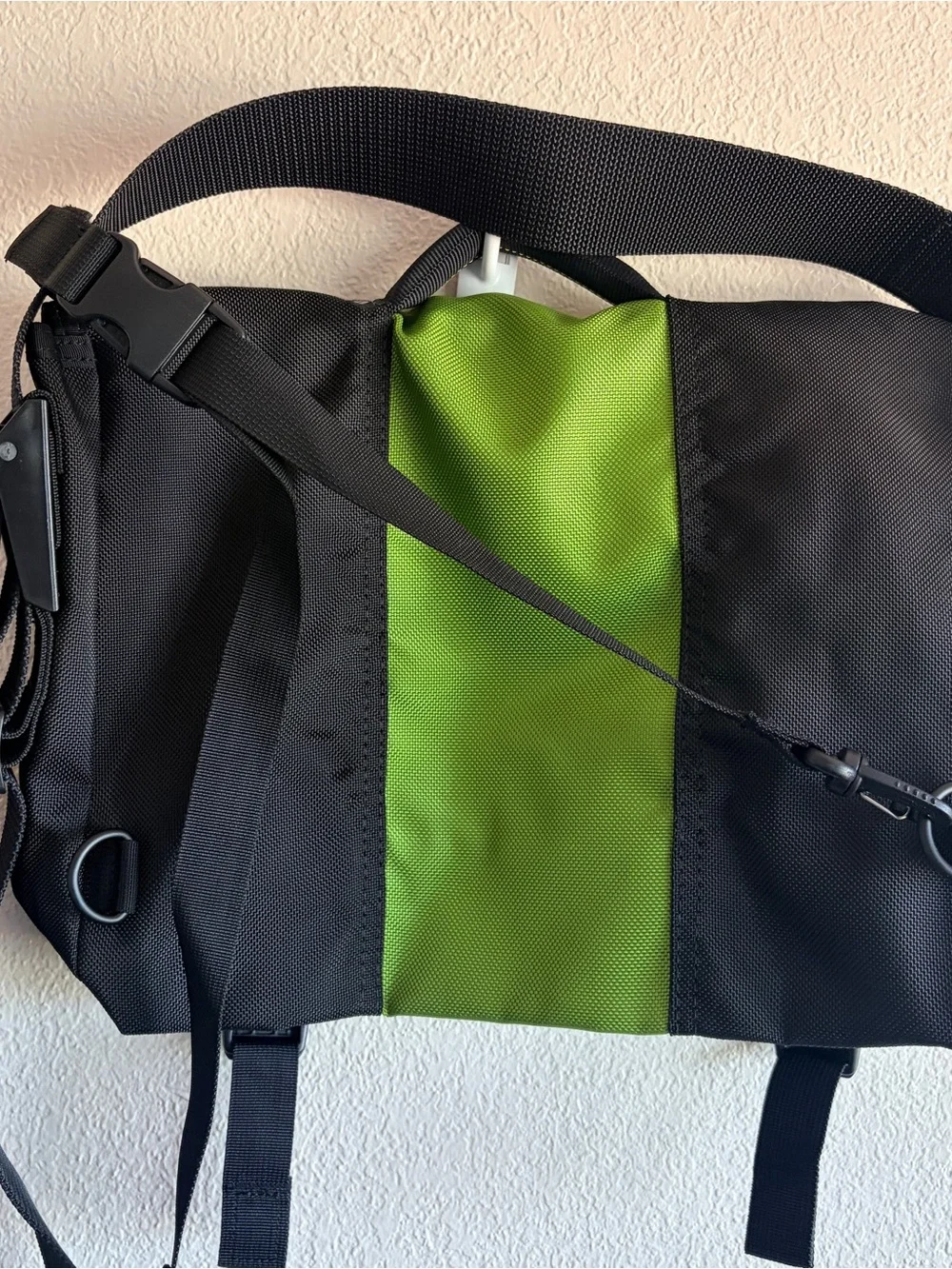 Timbuk2 Black and Green Compact Crossbody Messenger Bag